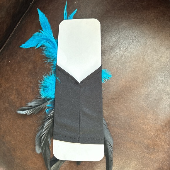 Vibrant Peacock Blue and Green Black Gloves Feather - Picture 2 of 5